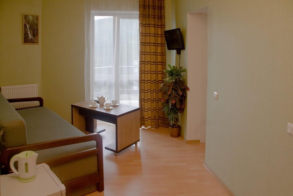 Pik Hotel Dragobrat Phòng bức ảnh